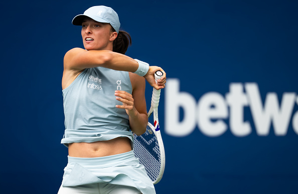 Костюк завершує виступ на турнірі WTA 1000 у Торонто, поступившись у 1/8 фіналу Свьонтек 16