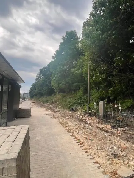 Київ: знесли історичну огорожу Байкового кладовища