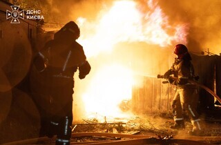 Київ в огні: пожежі та жертви після удару по двох районах 17