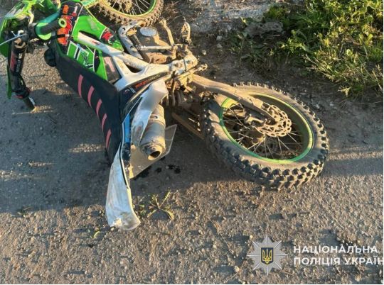 16-річний водій Audi збив 10-річного мотоцикліста і втік.