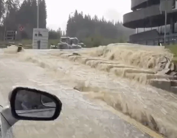 Буковель під водою: гірськолижний курорт постраждав від зливи