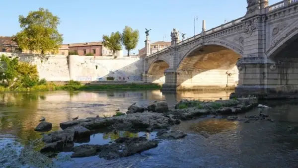 Римський міст Нерона: посуха витягла 2000-річні руїни з-під води