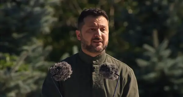 Зеленський з нагоди Дня Прапора: “Він з нами в моменти всіх перемог”
