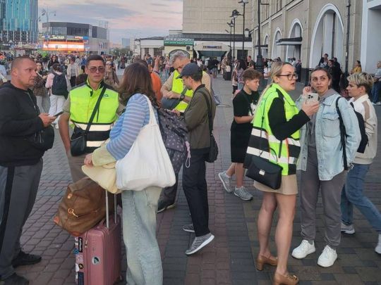 Затримки потягів понад 15 годин: транспортний колапс в Україні триває другу добу