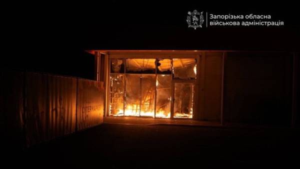 Наслідки ворожого обстрілу Запоріжжя: одна людина загинула, дев’ятеро поранені