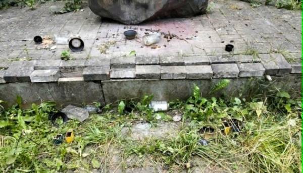 Посольство України вимагає реакції Польщі на вандалізм на українському місці пам’яті