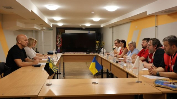 Очільник Донецької ОВА повідомив про встановлення 21 мобільного укриття за підтримки Управління з координації гуманітарних справ ООН.