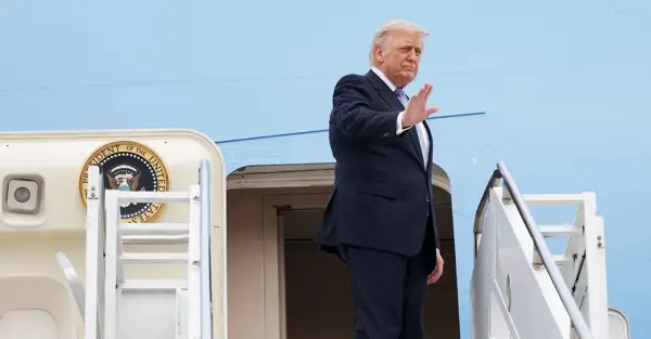 Трампа евакуювали з саміту НАТО іншим літаком 5
