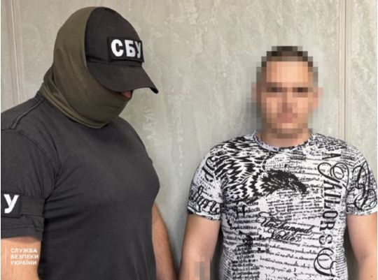 СБУ викрила коригувальника, який ховав смартфони біля оборонних об'єктів для наведення ударів 10