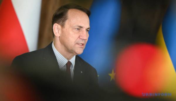 Сікорський: Кремль сіє розбрат між поляками та українцями дезінформацією