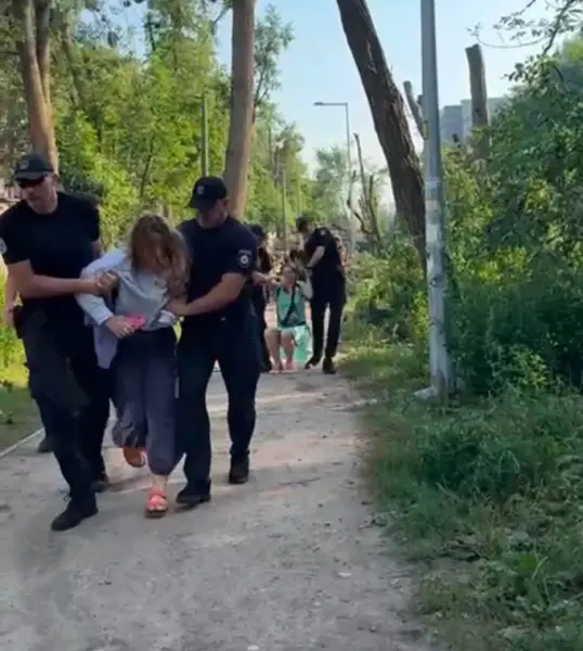 Активісти: поліція витісняє людей, що захищають дерева в парку Теремки
