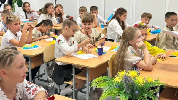 Учні київських шкіл з 1 вересня їздитимуть у громадському транспорті безкоштовно