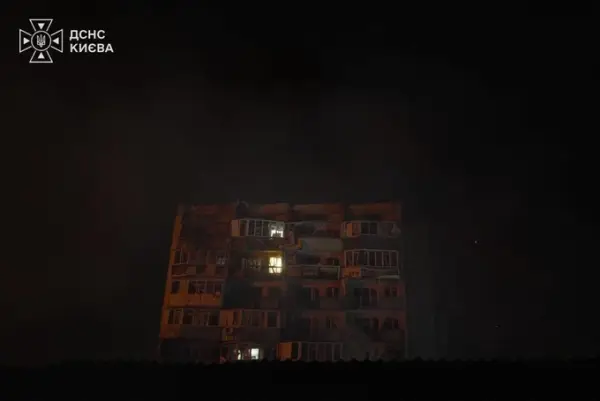 Російський обстріл Києва: понад 10 загиблих, пошкоджено лікарню та житловий будинок 8 Російський обстріл Києва: понад 10 загиблих, пошкоджено лікарню та житловий будинок 8