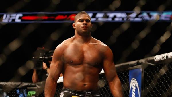 Ексбоєць UFC прагне тренуватися з Усиком перед потенційним поєдинком з Верховеном