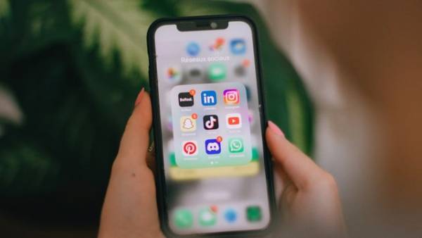 Франція не заборонить соцмережі для дітей 1