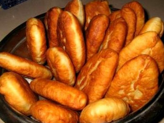 Пиріжки, що стають кулінарним хітом: простий рецепт для кожної господині