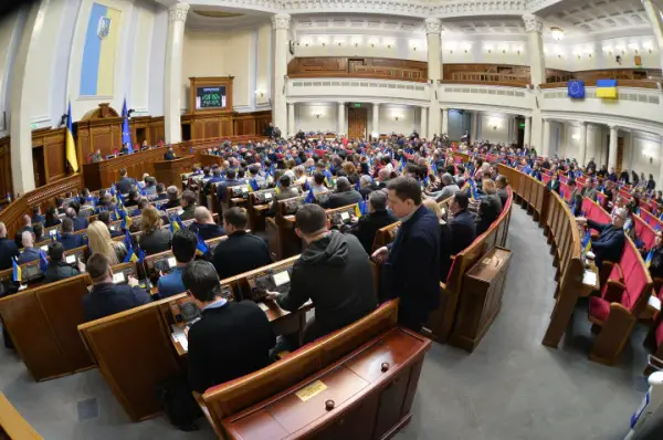 Київський парламент призупинив роботу через повітряну тривогу