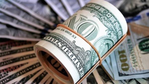 НБУ витратив на валютні інтервенції на 6,5% більше
