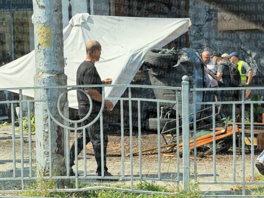 Легковик врізався у літню терасу київського кафе, обійшлося без постраждалих