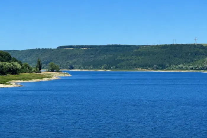 Запас води у Дністровському водосховищі впав до історичного мінімуму