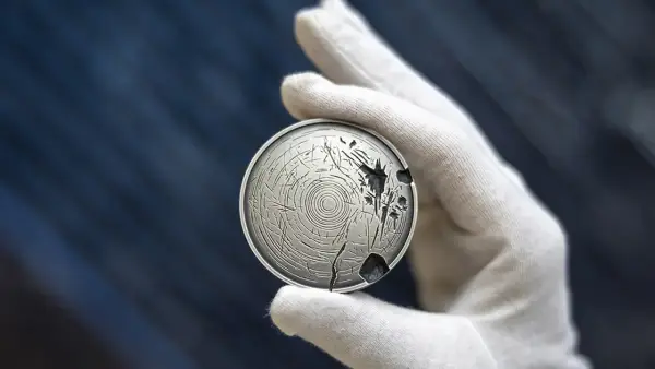 НБУ ввів в обіг срібну монету до 35-річчя незалежності України 4
