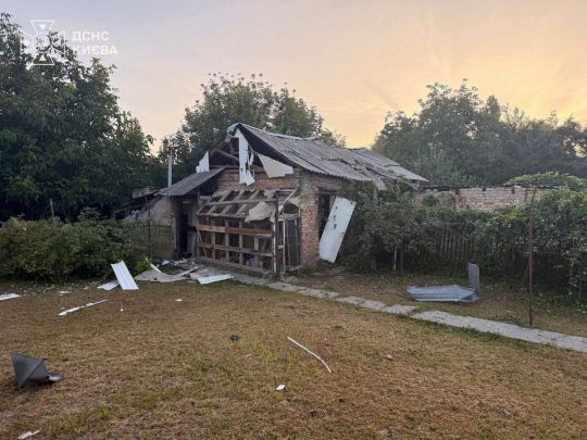 Київ відбиває атаку дронів: є постраждалі та руйнування 12