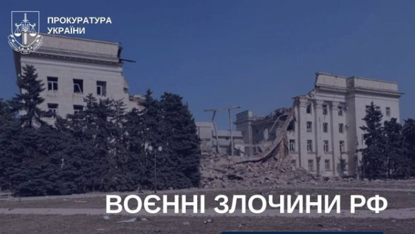 Вороги влучили дроном у машину цивільних у Херсоні, загинула жінка.