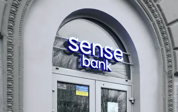 Кабмін усунув голову наглядової ради Сенс Банку і вимагає відсторонити голову правління