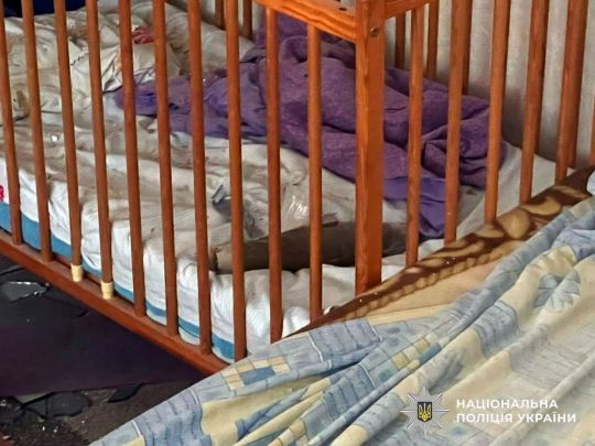 Російський дрон скинув боєприпас у дитяче ліжечко в Херсоні