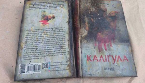 Обгорілі книжки з харківського складу представили на BestsellerFest у Львові