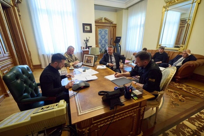 Макрон після удару по Кривому Рогу пообіцяв Україні ракети для захисту неба 