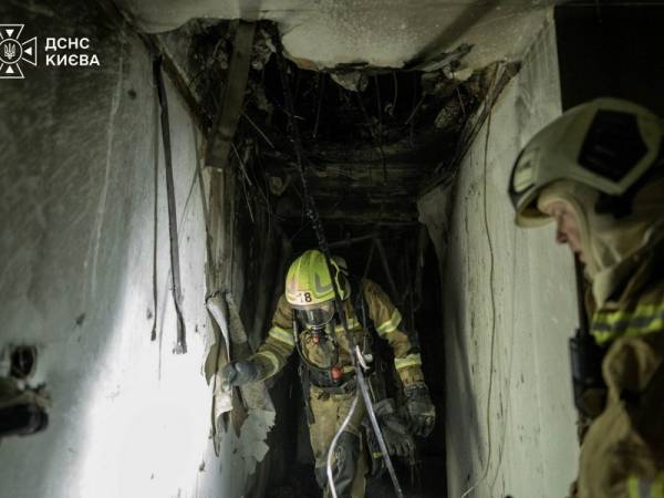 Київ відбиває атаку дронів: є постраждалі та руйнування 9 Київ відбиває атаку дронів: є постраждалі та руйнування 9