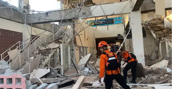 Індонезію сколихнув землетрус магнітудою 7,7: є жертви 5 Індонезію сколихнув землетрус магнітудою 7,7: є жертви 5