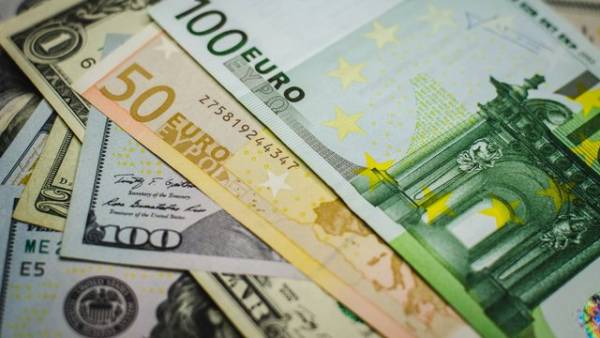 Чиста купівля валюти українцями в липні скоротилася до $0,5 млрд