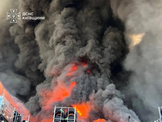 Вибухи спричинили багатогодинну детонацію: моторошні кадри наслідків