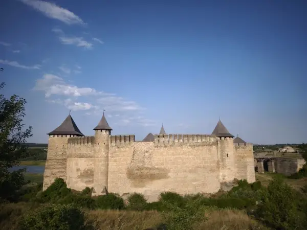 Хотинську фортецю знову руйнує. 5