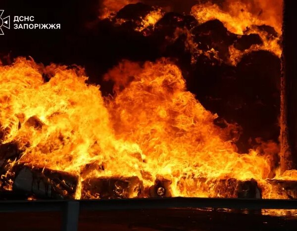 У Запоріжжі ракетний удар пошкодив склад, є поранений