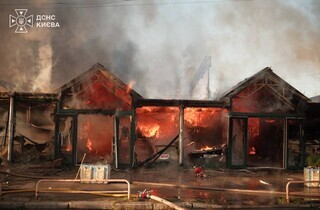 Атака на Київ: пожежа охопила ринок, є постраждалі 12