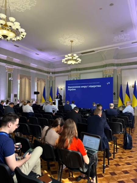 Фундація Орлика представила дипломатам інструменти для посилення українського голосу 11