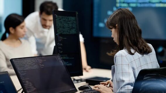 Штучний інтелект створює нові робочі місця для програмістів, а не замінює їх