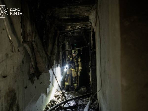 Київ відбиває атаку дронів: є постраждалі та руйнування 10 Київ відбиває атаку дронів: є постраждалі та руйнування 10