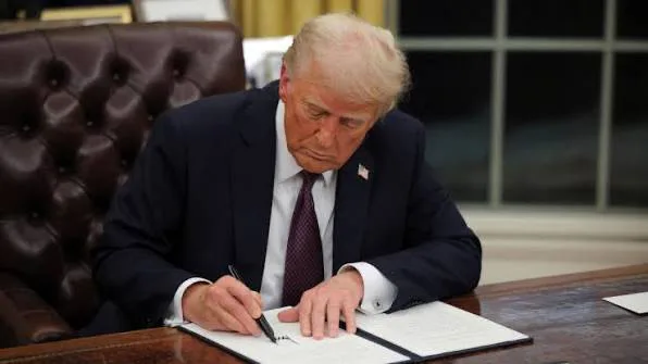 Трамп подовжив на 90 днів дозвіл для іноземних суден на каботажні перевезення нафти 3
