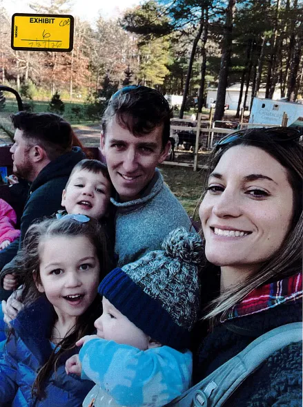 Клансі та Деніс розкривають щасливу новину: родина чекає на поповнення 12