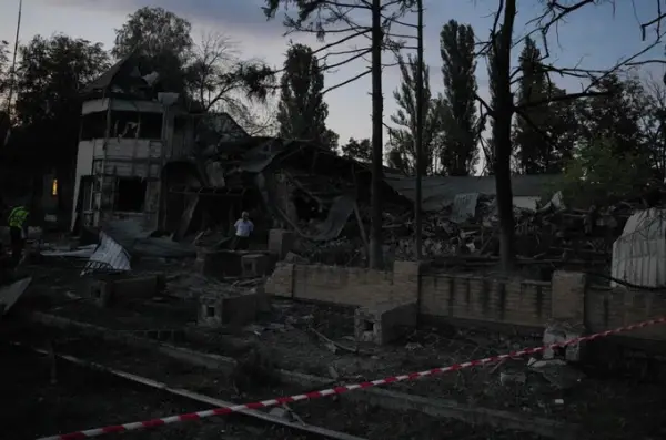 Російський удар пошкодив залізничне депо Києва, загинули залізничники
