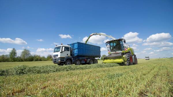 На Львівщині презентували інноваційну техніку для заготівлі кормів 10 На Львівщині презентували інноваційну техніку для заготівлі кормів 10