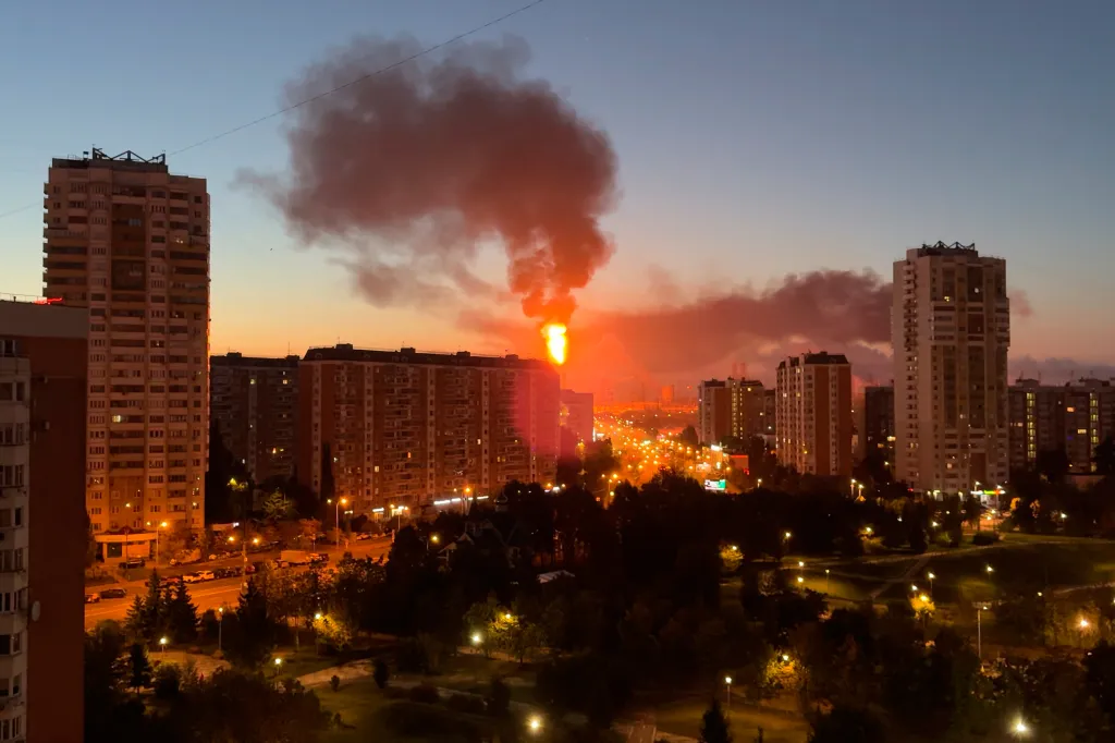 Україна атакувала Москву та НПЗ РФ новою 6-тонною ракетою: руйнівні наслідки 10