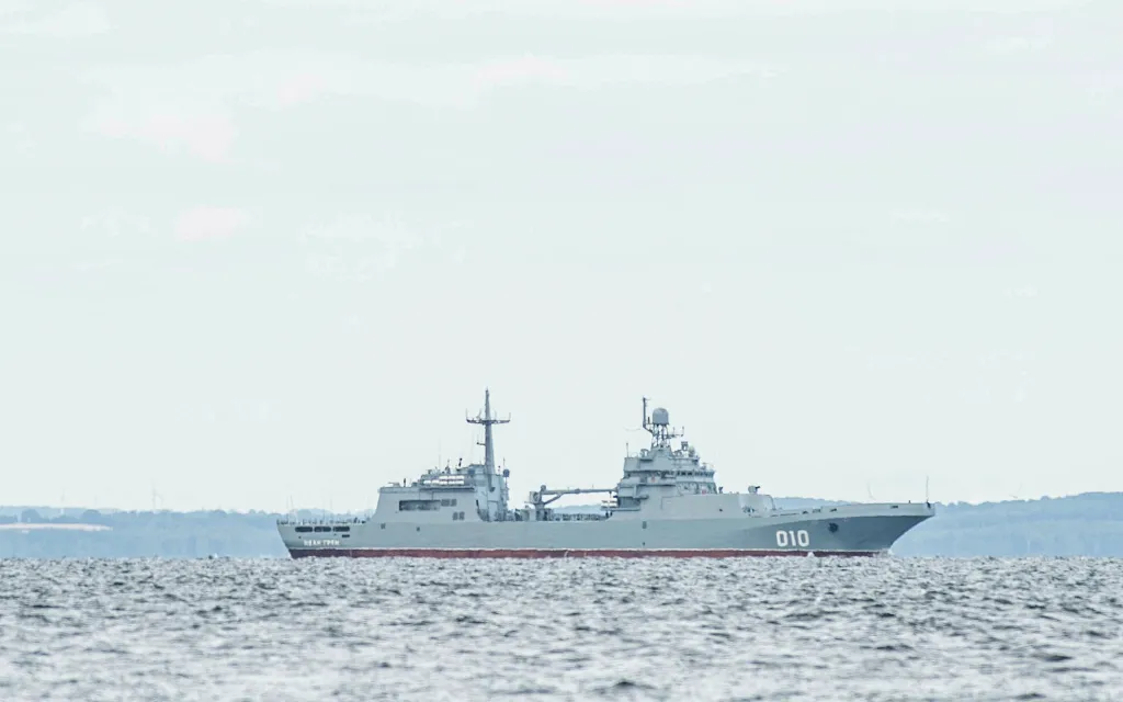 Російський фрегат випустив сигнальні ракети в бік данського військового гелікоптера 4