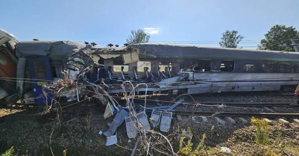 Потяг зіткнувся з вантажівкою у Польщі: є жертви