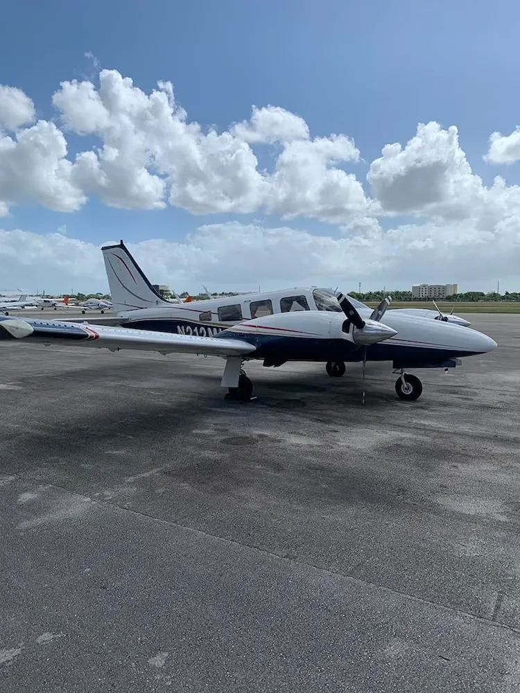 Пошуки на місці аварії літака: знайдено тіла зниклої подружньої пари та їхніх онуків у Флориді 4