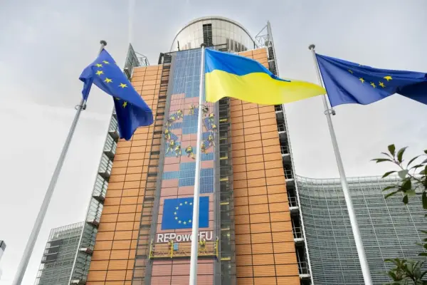 Прапори України та ЄС